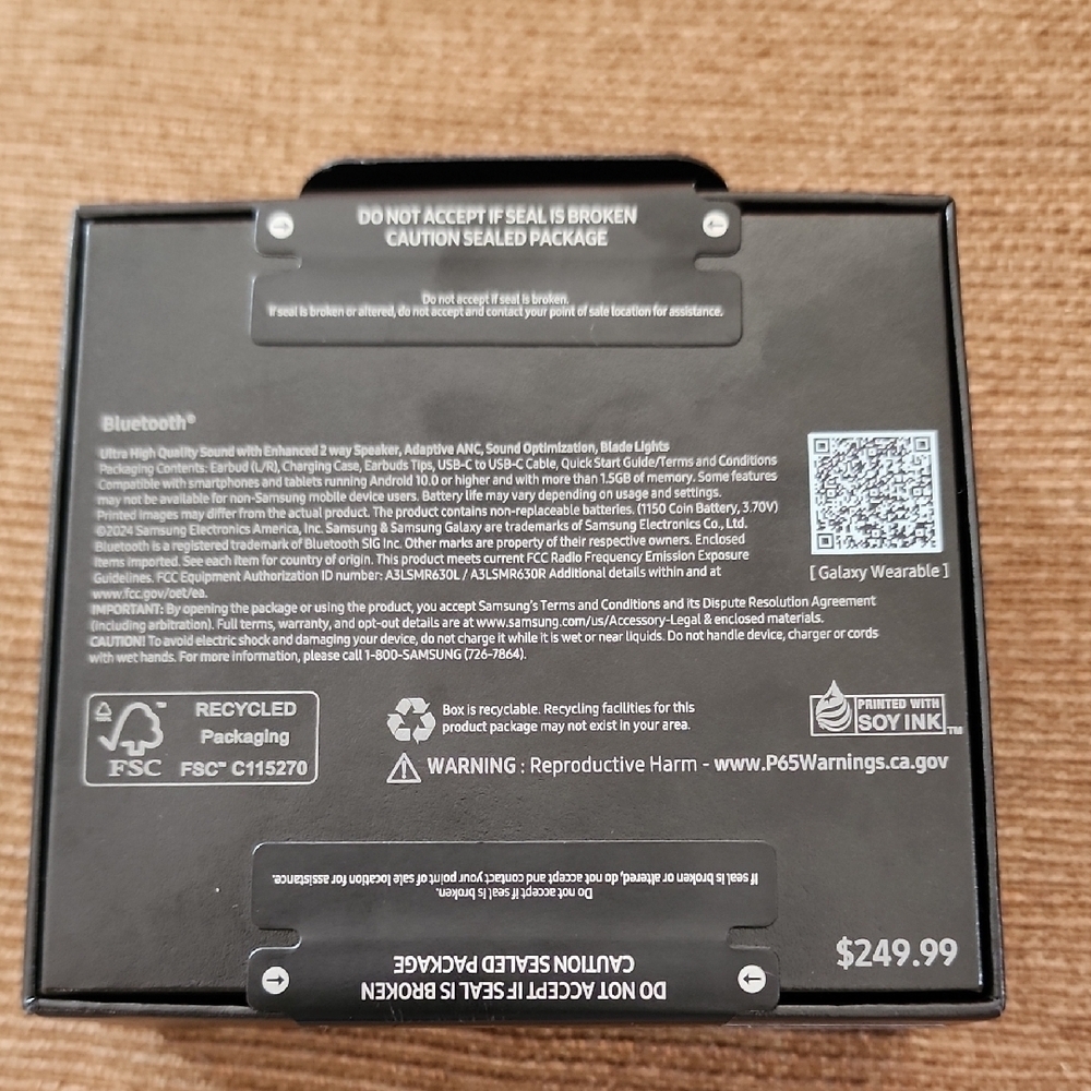 Samsung Galaxy Buds3 Pro in White - Picture 2 of 5